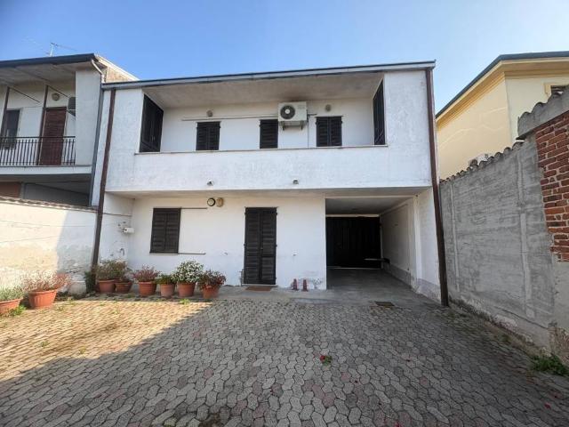 Villa Indipendente in vendita a Tromello, Lombardia
