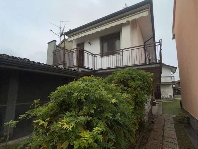 Villa Indipendente in vendita a Tromello, Lombardia