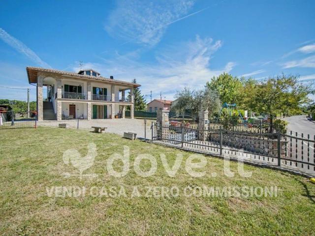 Villa Indipendente in vendita a Tuoro Sul Trasimeno, Umbria