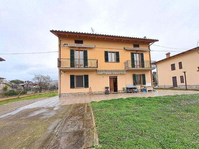 Villa Indipendente in vendita a Tuoro Sul Trasimeno, Umbria