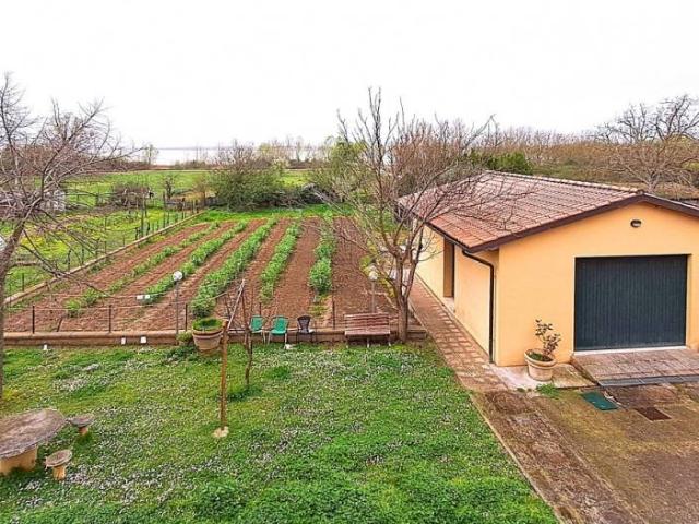 Villa Indipendente in vendita a Tuoro Sul Trasimeno, Umbria