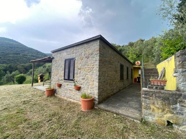 Villa Indipendente in vendita a Tuoro Sul Trasimeno, Umbria