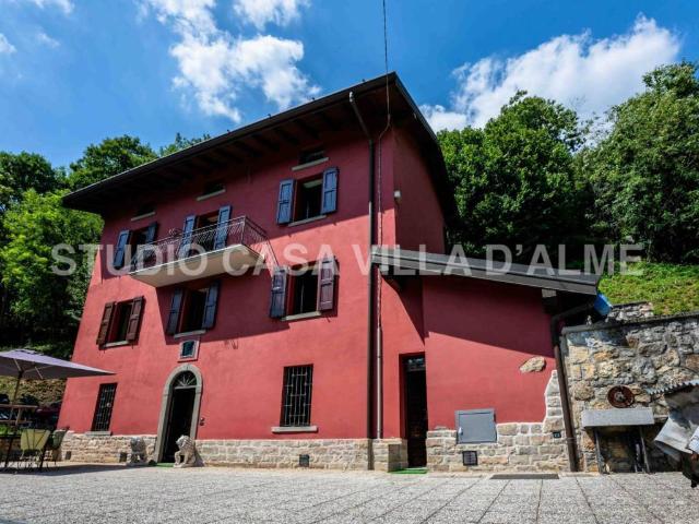 Villa Indipendente in vendita a Ubiale Clanezzo, Lombardia