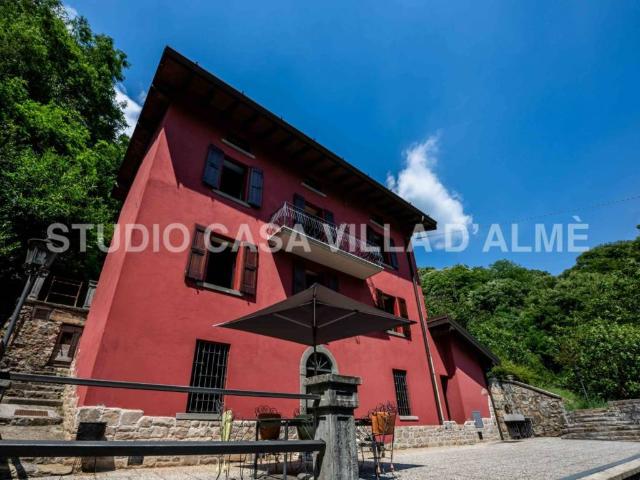 Villa Indipendente in vendita a Ubiale Clanezzo, Lombardia