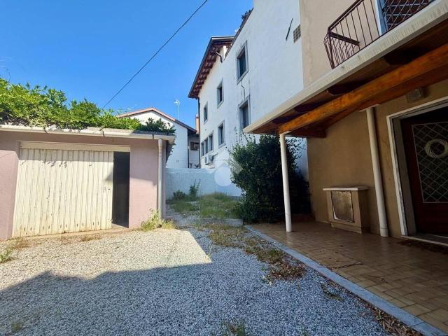 Villa Indipendente in vendita a Borgo di San Lazzaro, Reana Del Roiale