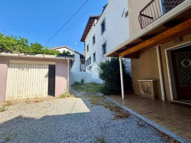 Villa Indipendente in vendita a Borgo di San Lazzaro, Reana Del Roiale
