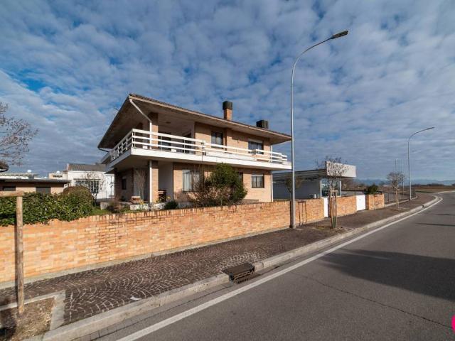 Villa Indipendente in vendita a Paparotti, Reana Del Roiale
