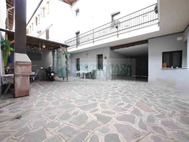 Villa Indipendente in vendita a Urago D'oglio, Lombardia