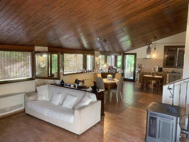 Villa Indipendente in vendita a La Torre, Marche