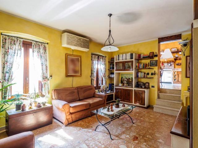 Villa Indipendente in vendita a Urgnano, Lombardia