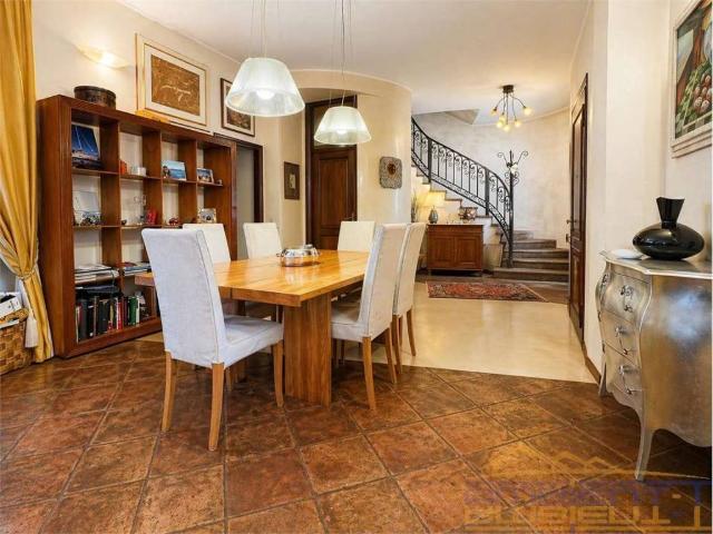 Villa Indipendente in vendita a Usmate Velate, Usmate