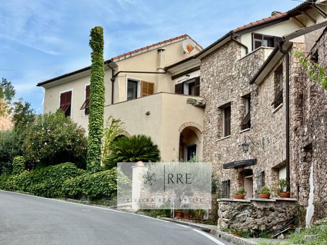 Villa Indipendente in vendita a Vado Ligure, Liguria