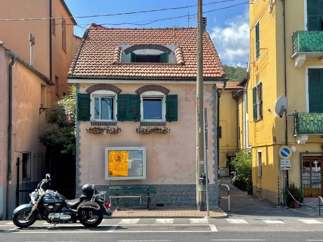 Villa Indipendente in vendita a Vado Ligure, Liguria