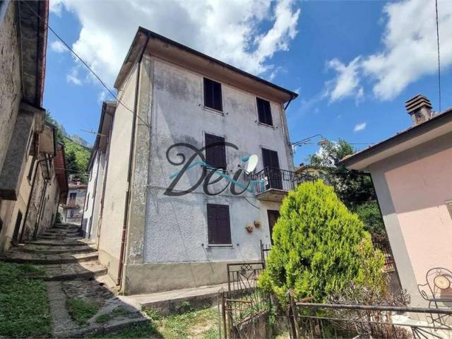 Villa Indipendente in vendita a Unione Comuni Garfagnana, Vagli Sotto