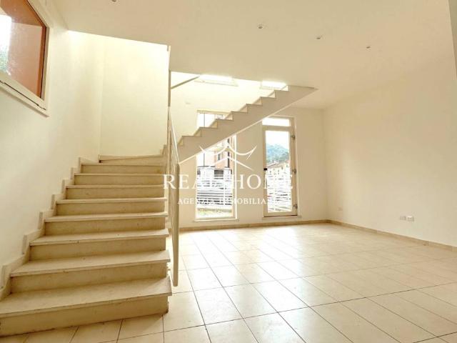 Villa Indipendente in vendita a Vaiano, Toscana