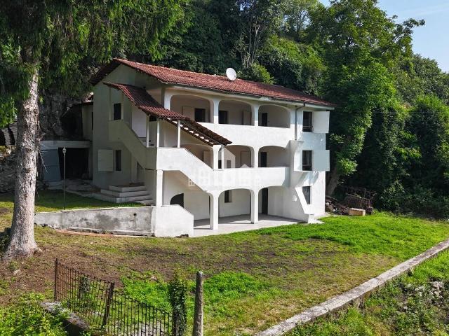 Villa Indipendente in vendita a Val di Chy, Piemonte