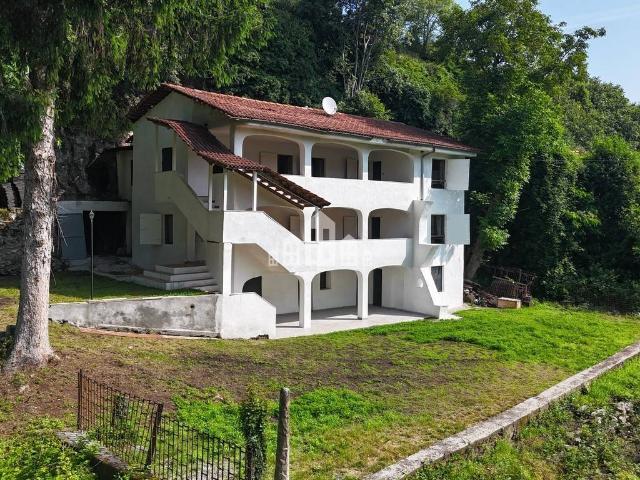 Villa Indipendente in vendita a Val di Chy, Piemonte