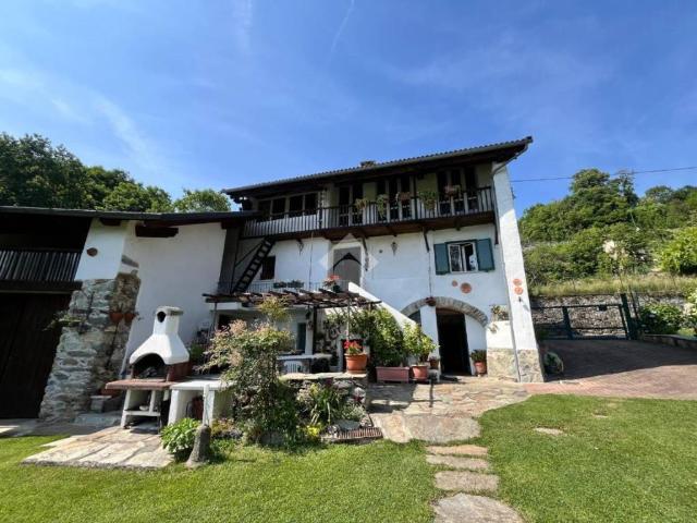 Villa Indipendente in vendita a Val di Chy, Piemonte