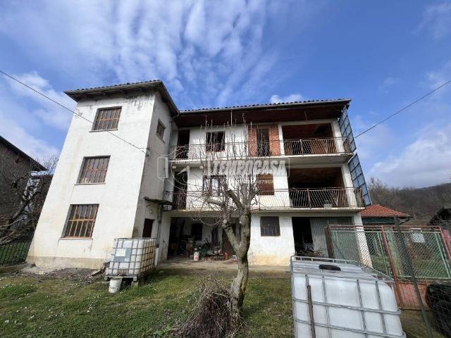Villa Indipendente in vendita a Val di Chy, Piemonte