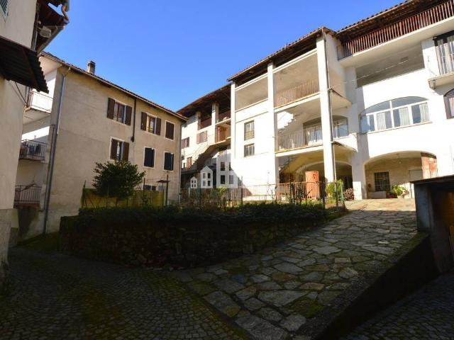 Villa Indipendente in vendita a Val di Chy, Piemonte