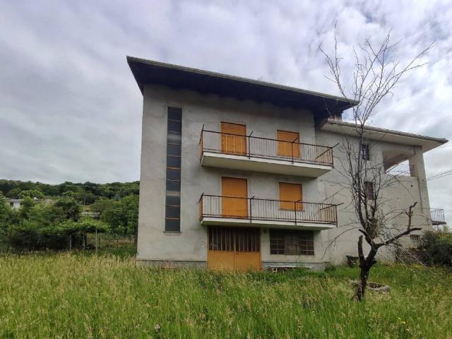 Villa Indipendente in vendita a Val di Chy, Piemonte