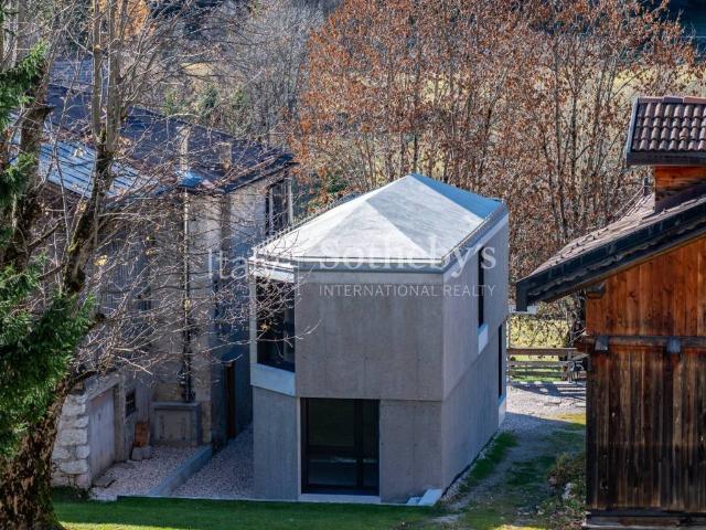 Villa Indipendente in vendita a Val di Zoldo, Pecol
