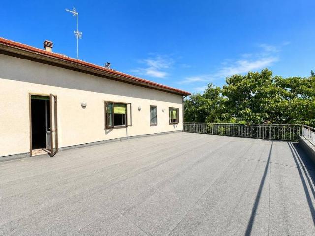 Villa Indipendente in vendita a Ponte San Pietro, Bergamo