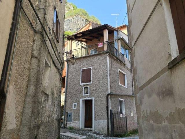 Villa Indipendente in vendita a Valstagna, Veneto