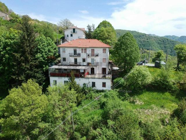 Villa Indipendente in vendita a Valbrevenna, Liguria