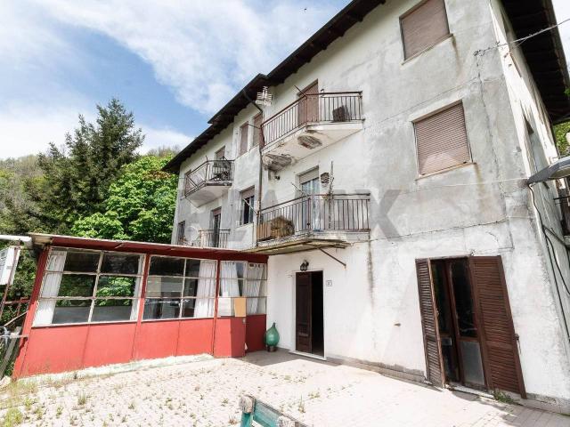 Villa Indipendente in vendita a Valbrevenna, Liguria