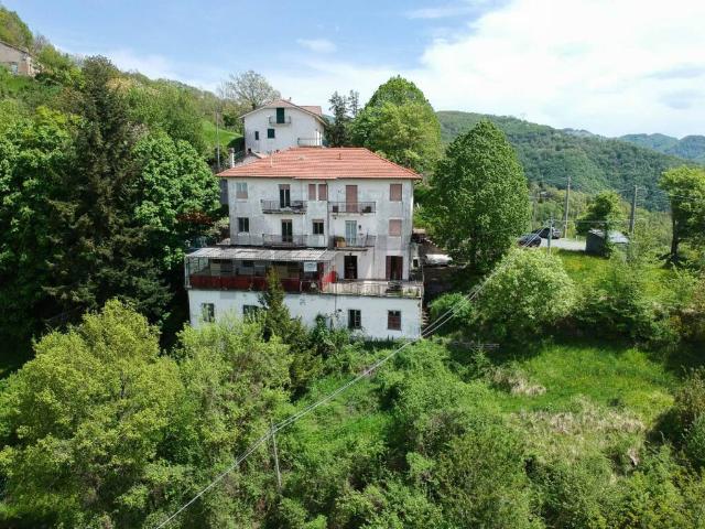Villa Indipendente in vendita a Valbrevenna, Liguria