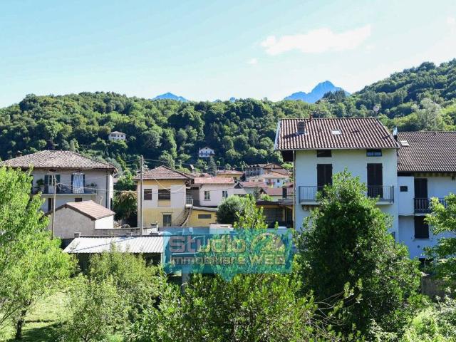 Villa Indipendente in vendita a Valbrona, Lombardia
