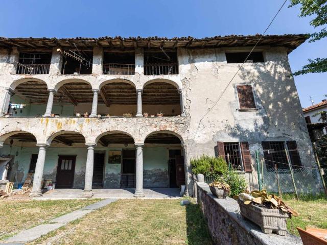 Villa Indipendente in vendita a Valbrona, Lombardia