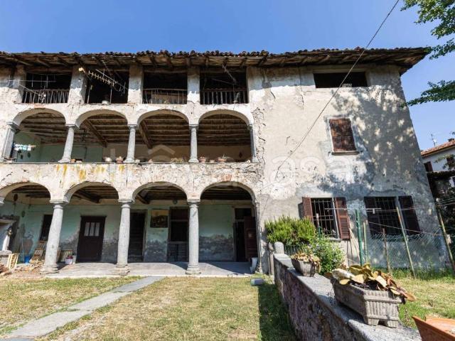 Villa Indipendente in vendita a Valbrona, Lombardia