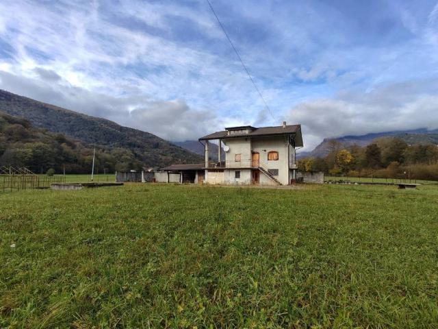 Villa Indipendente in vendita a Valchiusa, Piemonte