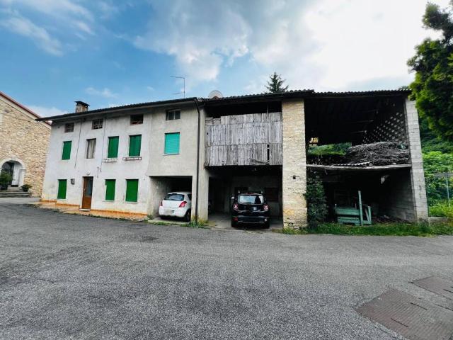 Villa Indipendente in vendita a Castelvecchio, Valdagno