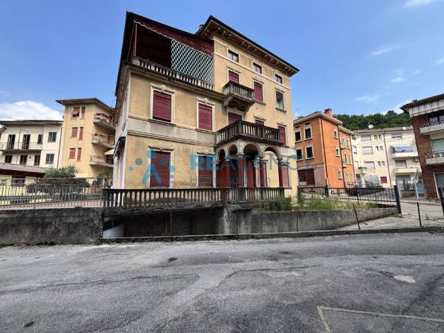 Villa Indipendente in vendita a Valdagno, Veneto