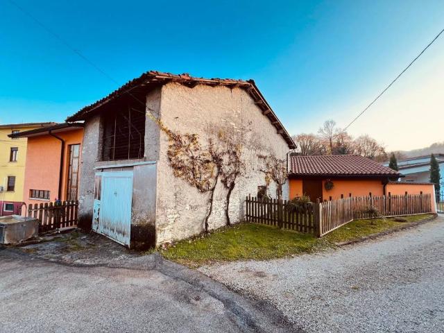 Villa Indipendente in vendita a Valdagno, Veneto