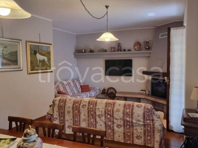 Villa Indipendente in vendita a Valdarno, Albizzate