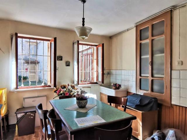 Villa Indipendente in vendita a Valdilana, Piemonte