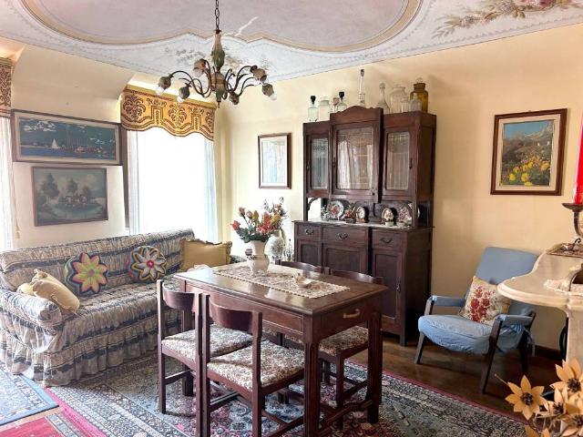 Villa Indipendente in vendita a Valdilana, Piemonte