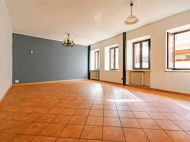 Villa Indipendente in vendita a Valdilana, Piemonte