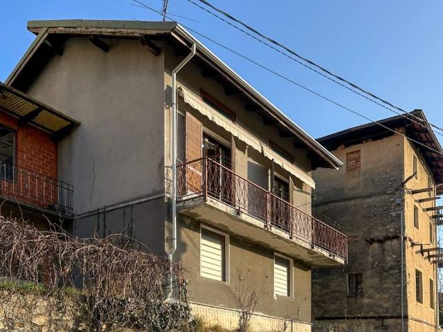 Villa Indipendente in vendita a Valdilana, Piemonte