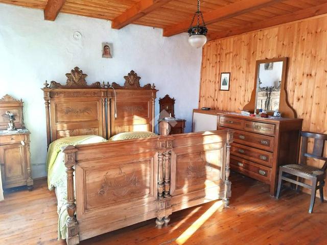 Villa Indipendente in vendita a Valdilana, Piemonte