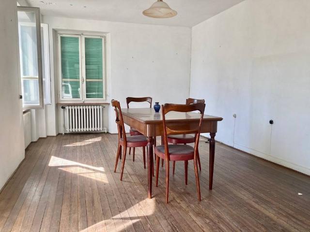 Villa Indipendente in vendita a Valdilana, Piemonte