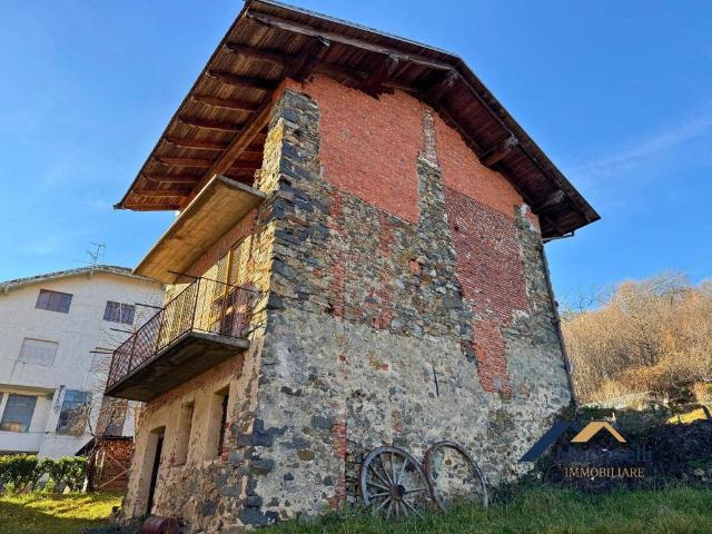 Villa Indipendente in vendita a Valdilana, Piemonte