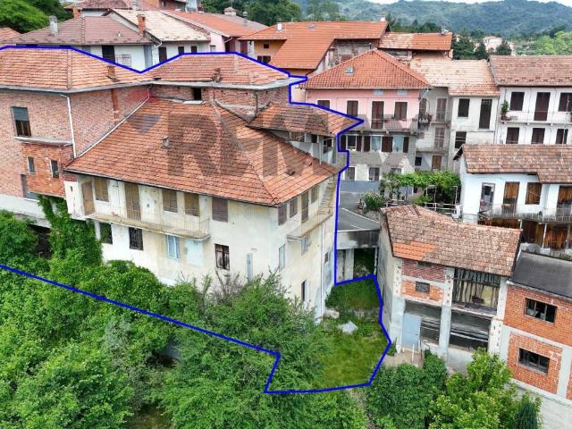 Villa Indipendente in vendita a Valdilana, Piemonte