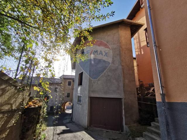 Villa Indipendente in vendita a Valdilana, Piemonte