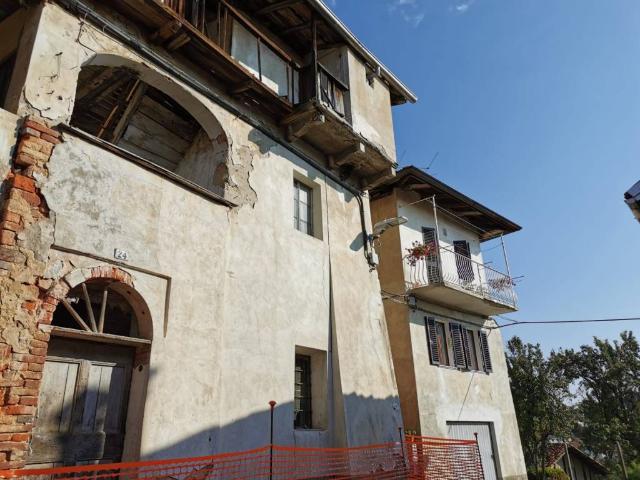 Villa Indipendente in vendita a Valdilana, Piemonte