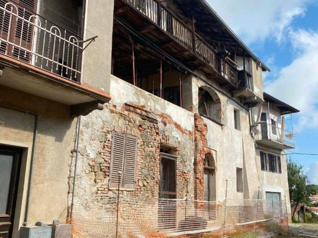 Villa Indipendente in vendita a Valdilana, Piemonte